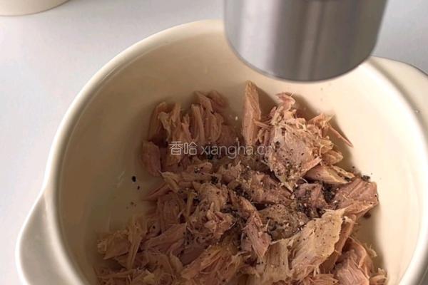 金枪鱼生菜拌饭的做法图解2