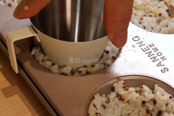 三文鱼脆米杯的做法图解3