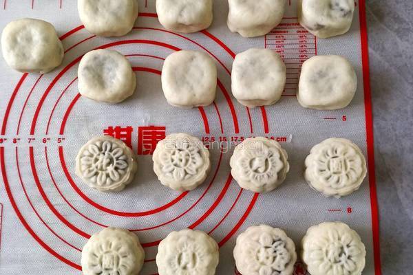 平底锅软皮红豆饼的做法图解4