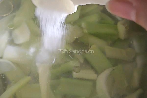 西芹彩椒炒鲜鱿的做法图解5