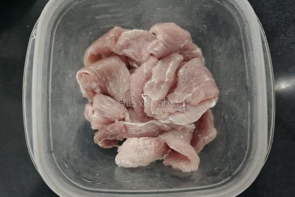 西蓝花炒肉片的做法图解1