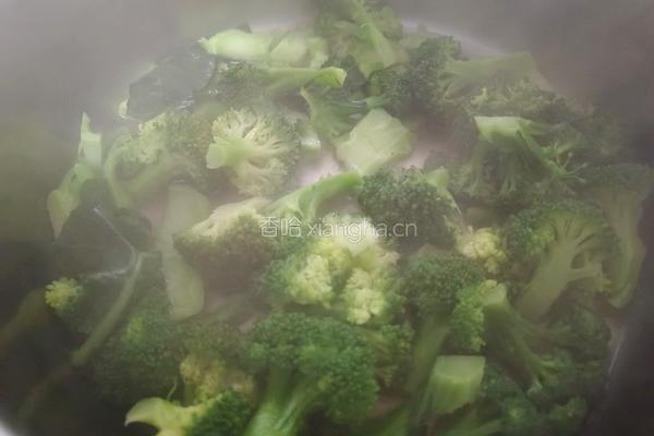 西蓝花炒肉片的做法图解9