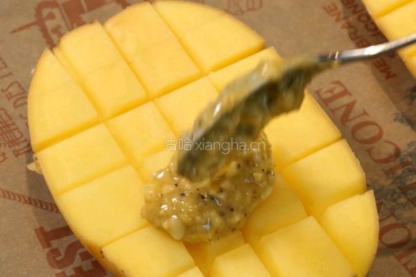 蒜香黄油芝士烤土豆的做法图解6
