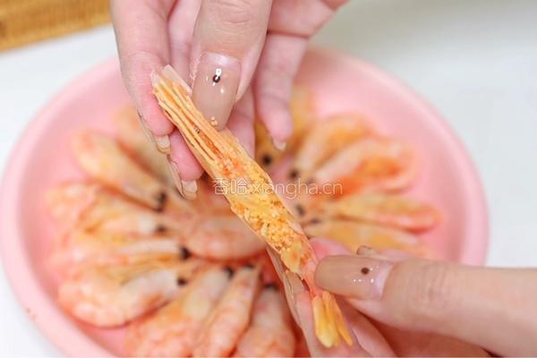 酸橘生腌加拿大北极虾的做法图解1