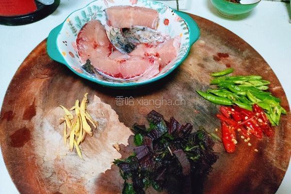 紫苏水煮鱼的做法图解1