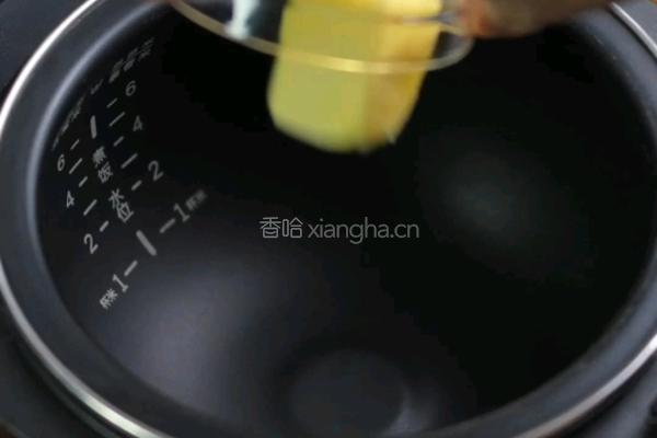松露三文鱼浓汤的做法图解2