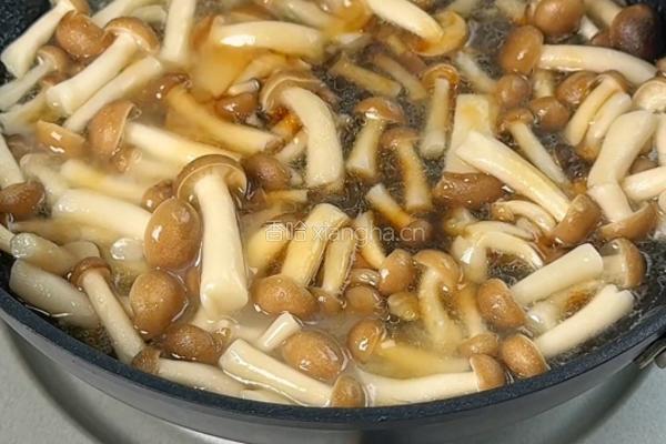 蟹味菇滑蛋的做法图解5