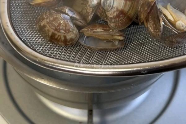 香辣爆炒花甲的做法图解3