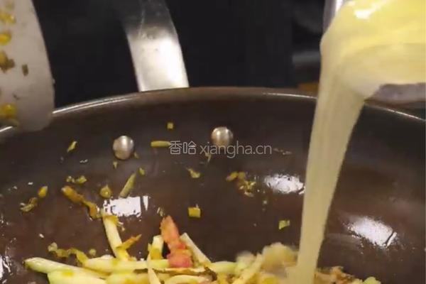雪菜黄鱼面的做法图解6