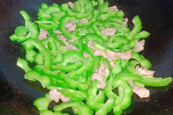 肉片苦瓜炒蛋的做法图解5