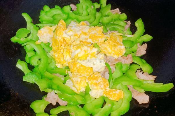 肉片苦瓜炒蛋的做法图解6