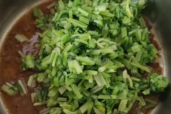 翡翠香芹拌海鲜菇的做法图解8