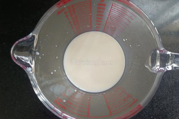 南瓜子芋泥豆乳戚风蛋糕的做法图解1