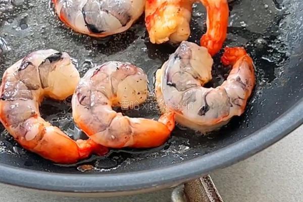 菠萝虾仁蛋炒饭的做法图解2