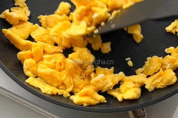 菠萝虾仁蛋炒饭的做法图解5