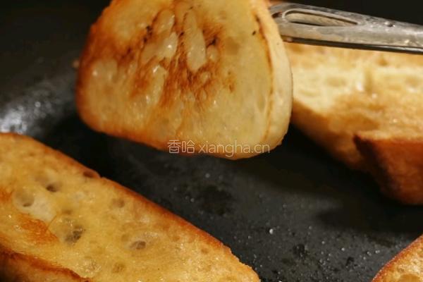 黑松露滑蛋菌菇培根三明治的做法图解2