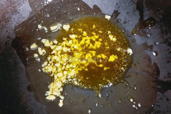 白菜炖豆腐的做法图解1