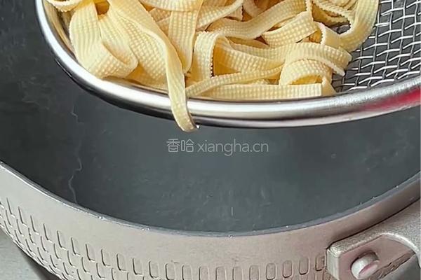 凉拌荞麦面的做法图解2