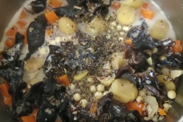 椰香藜麦板栗芡实什蔬煲的做法图解8