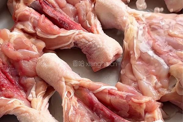 椒盐脆皮鸡翅的做法图解3