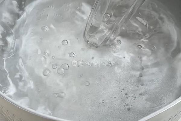 牛油果三文鱼拌饭的做法图解1