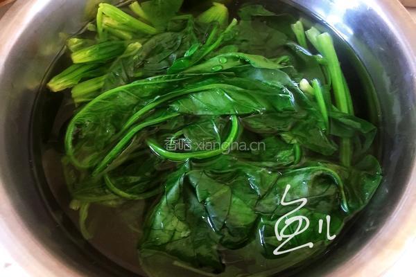 菠菜鸡蛋面的做法图解2