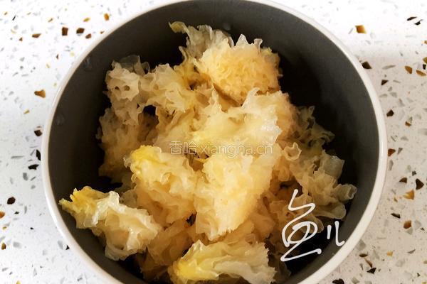 银耳莲子红枣汤的做法图解6