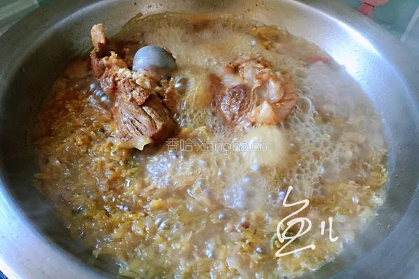 酸菜炖大骨的做法图解13