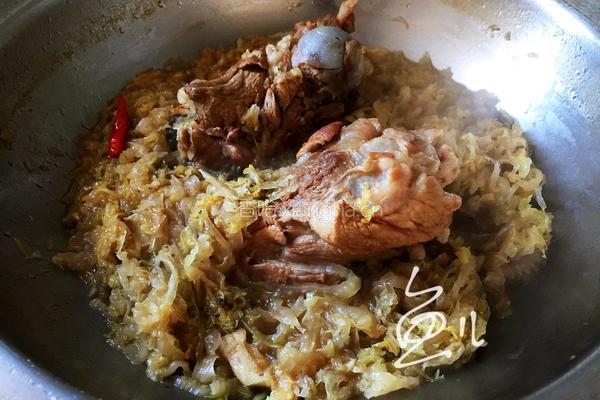 酸菜炖大骨的做法图解14