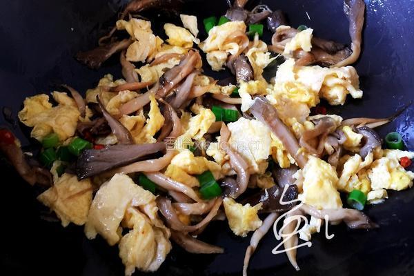 平菇炒鸡蛋的做法图解15