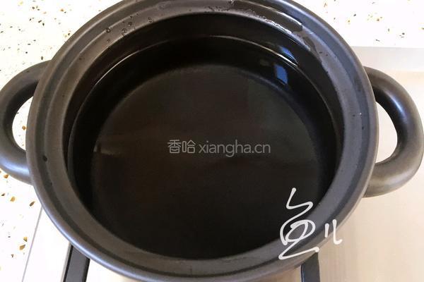 胡萝卜小米粥的做法图解2