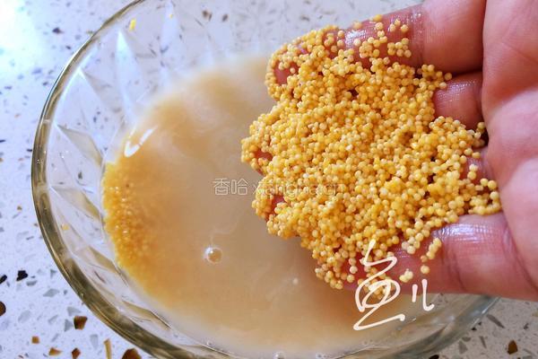 胡萝卜小米粥的做法图解3