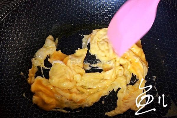 杏鲍菇炒鸡蛋的做法图解9