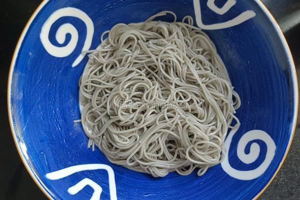黄瓜滑肉片拌荞麦面的做法图解12
