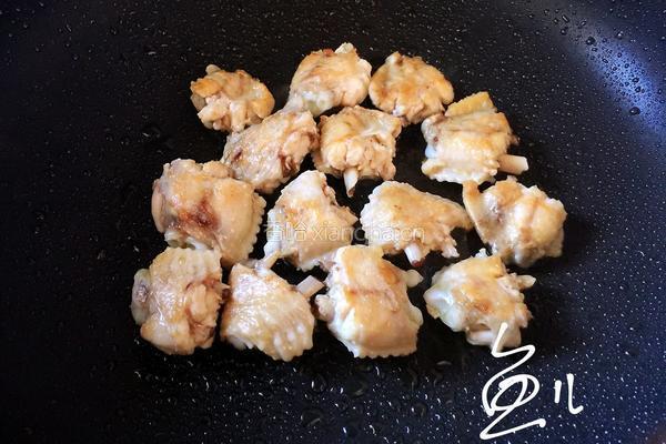 土豆炖鸡翅的做法图解8