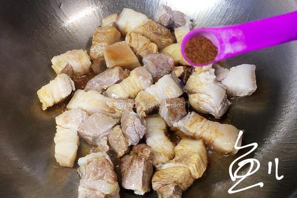 五花肉焖莲藕的做法图解5