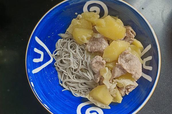 减脂餐土豆炖肉荞麦面 的做法图解10