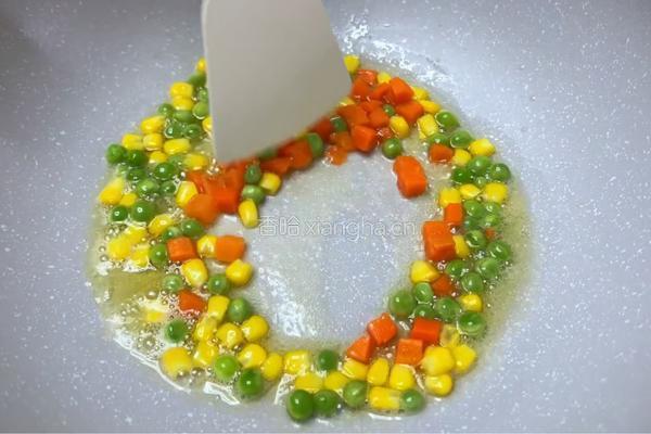 加拿大北极虾菠萝炒饭的做法图解5