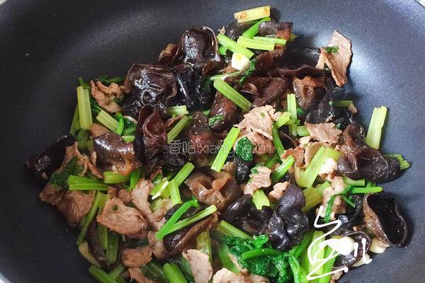 芹菜炒木耳的做法图解14