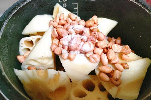 莲藕排骨花生汤的做法图解5