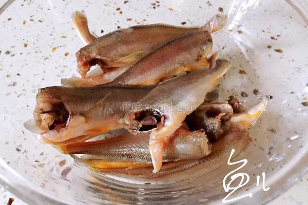 酥炸小黄鱼的做法图解1