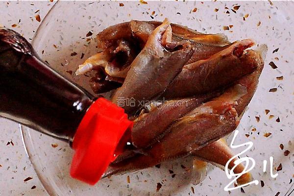 酥炸小黄鱼的做法图解2