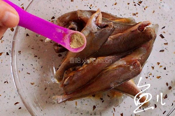 酥炸小黄鱼的做法图解3