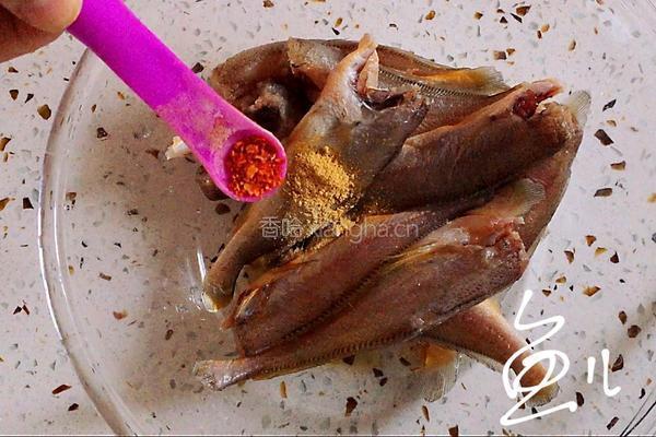 酥炸小黄鱼的做法图解5