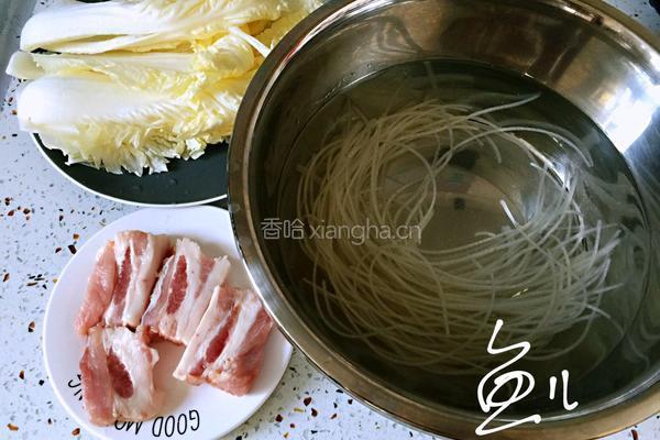 大白菜炖粉条的做法图解1