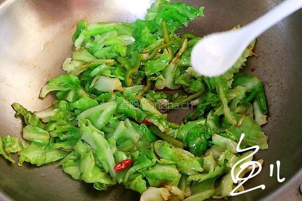 爆炒卷心菜的做法图解9