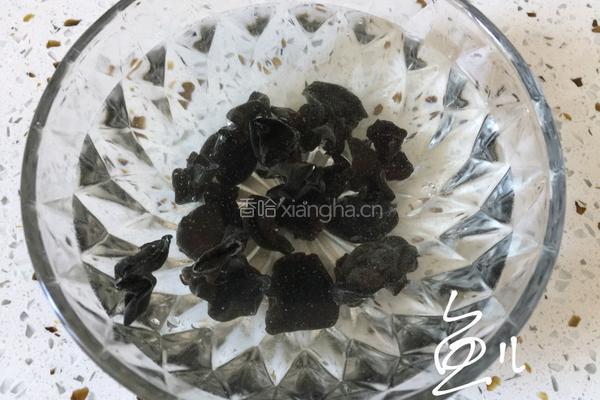 黄瓜鸡蛋炒木耳的做法图解1