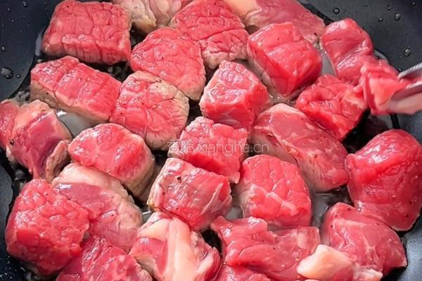 黑椒牛排炒口蘑的做法图解3