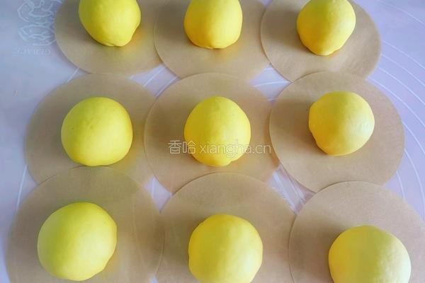 小蜜蜂奶黄包的做法图解6