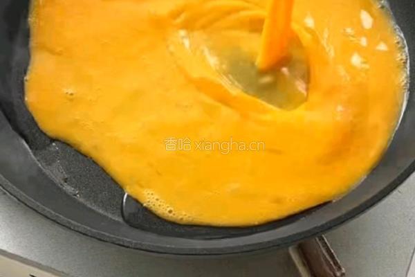 菠萝虾仁蛋炒饭的做法图解5
